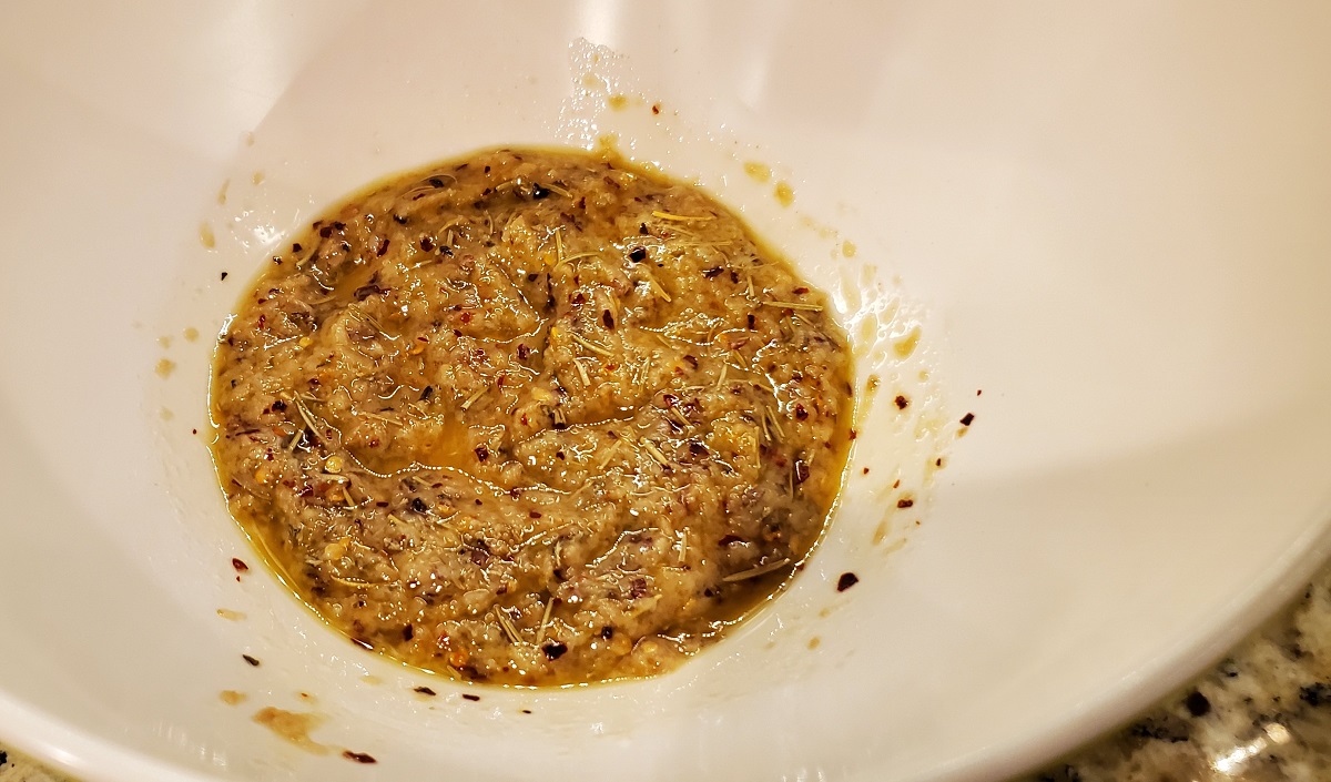 Mix olive oil, ginger paste, garlic paste, rosemary, oregano, red chili flakes and salt in a bowl and set aside 